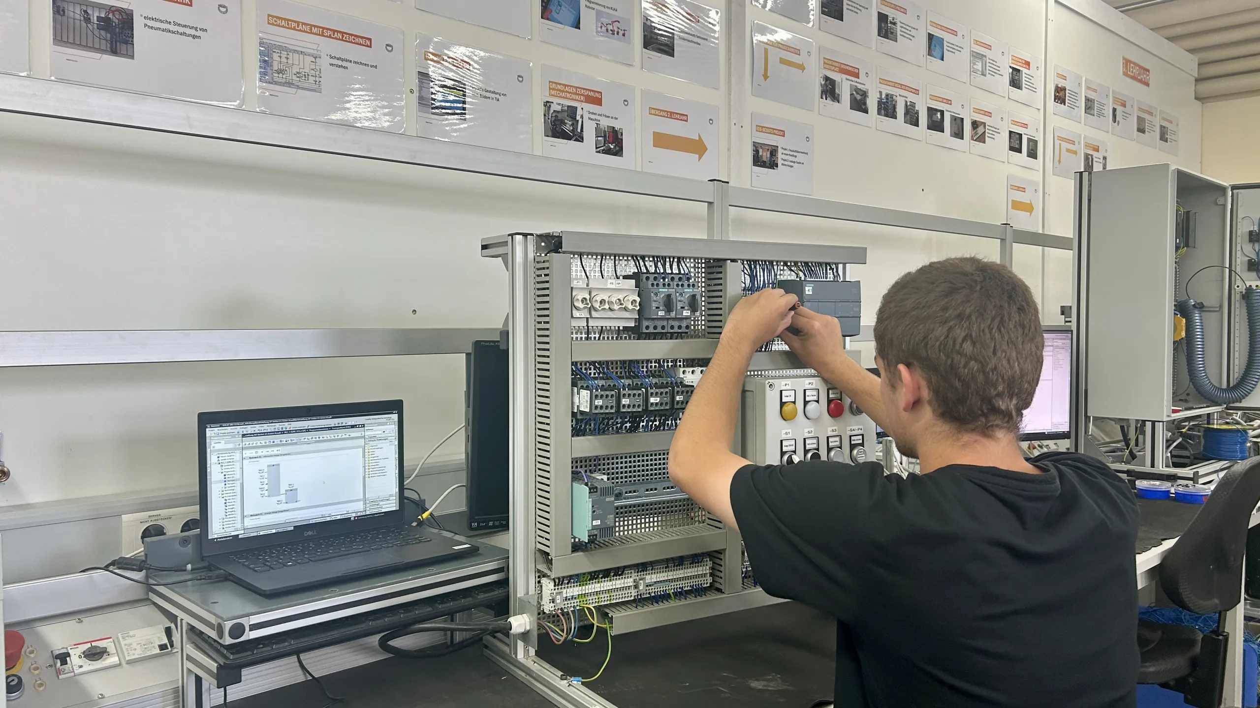 Bild_Elektroniker für Betriebstechnik