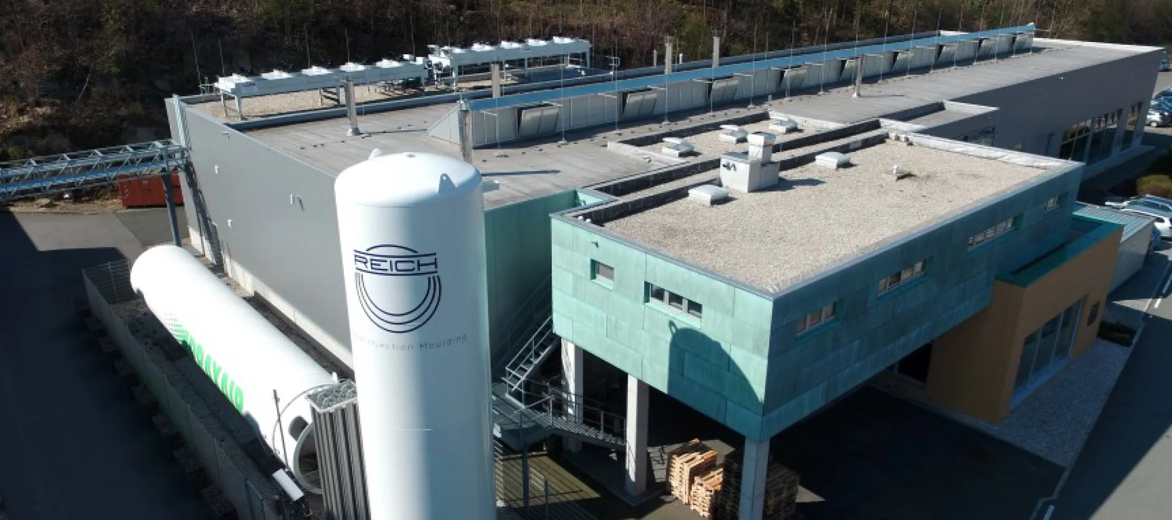 Luftaufnahme ienr Produktionshalle der MIM GmbH der Reich Gruppe.